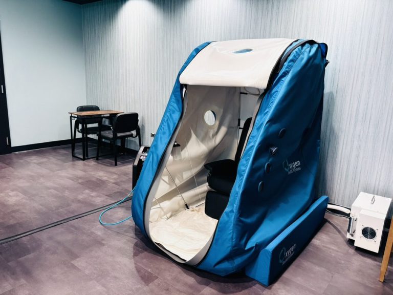 Hyperbaric oxygen therapy chamber at Club Five Health in Greenwood Village, CO
