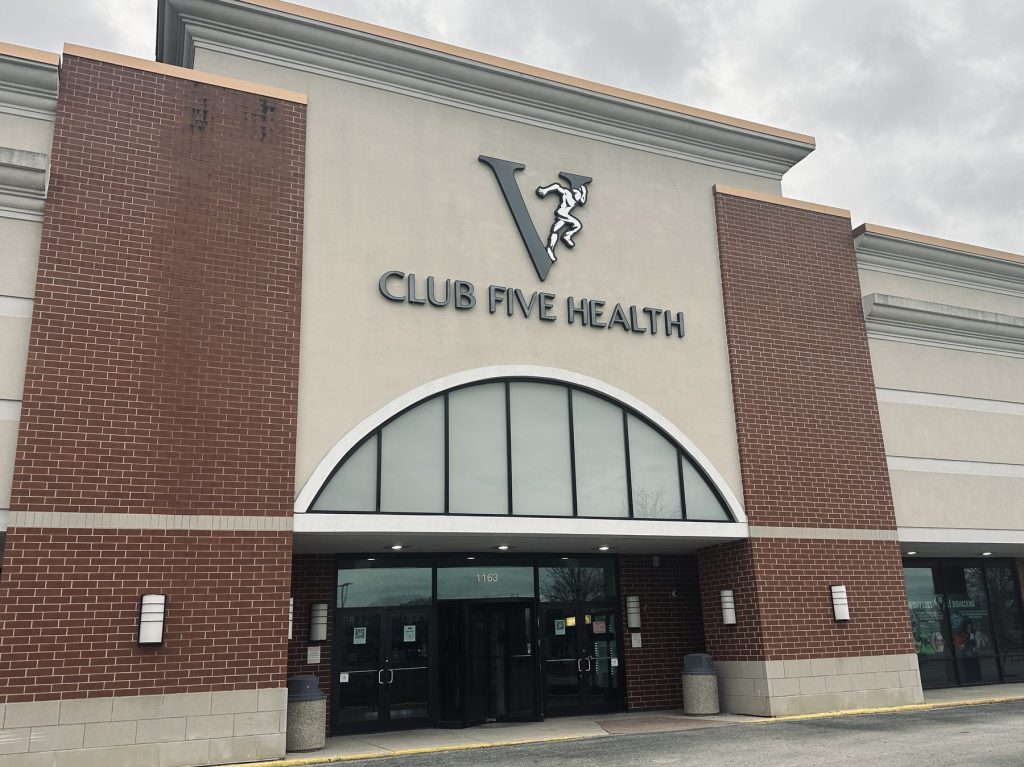 Exterior entrance of Club Five Health at 1163 S Milwaukee Ave, Libertyville, IL
