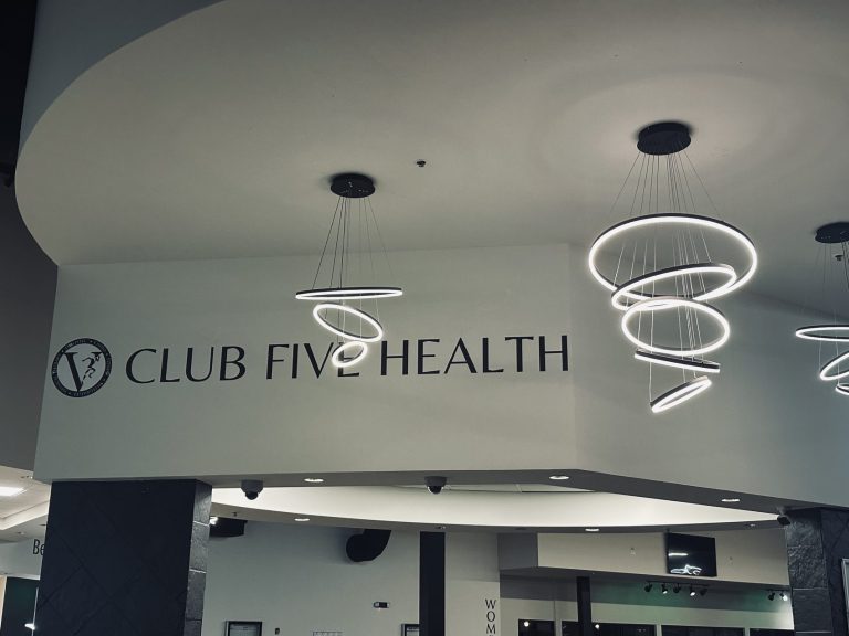 Front desk and reception lobby at Club Five Health in Libertyville, IL