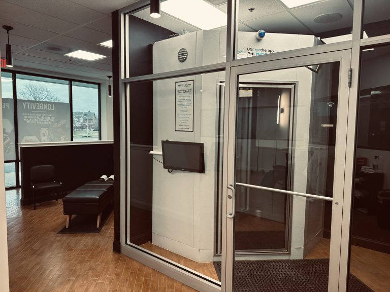 Hyperbaric oxygen therapy chamber at Club Five Health in Libertyville, IL